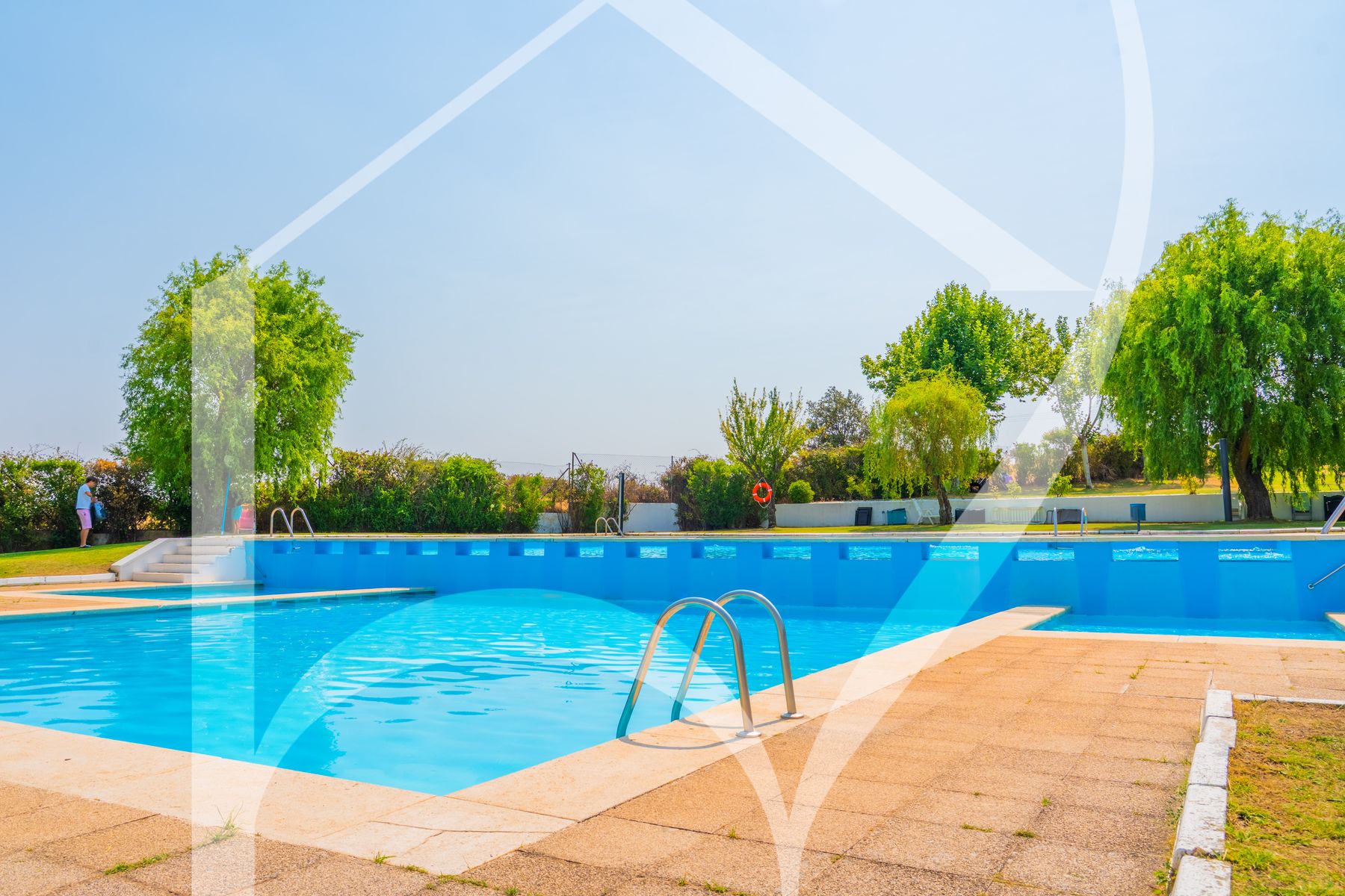 Piscina de la urbanización