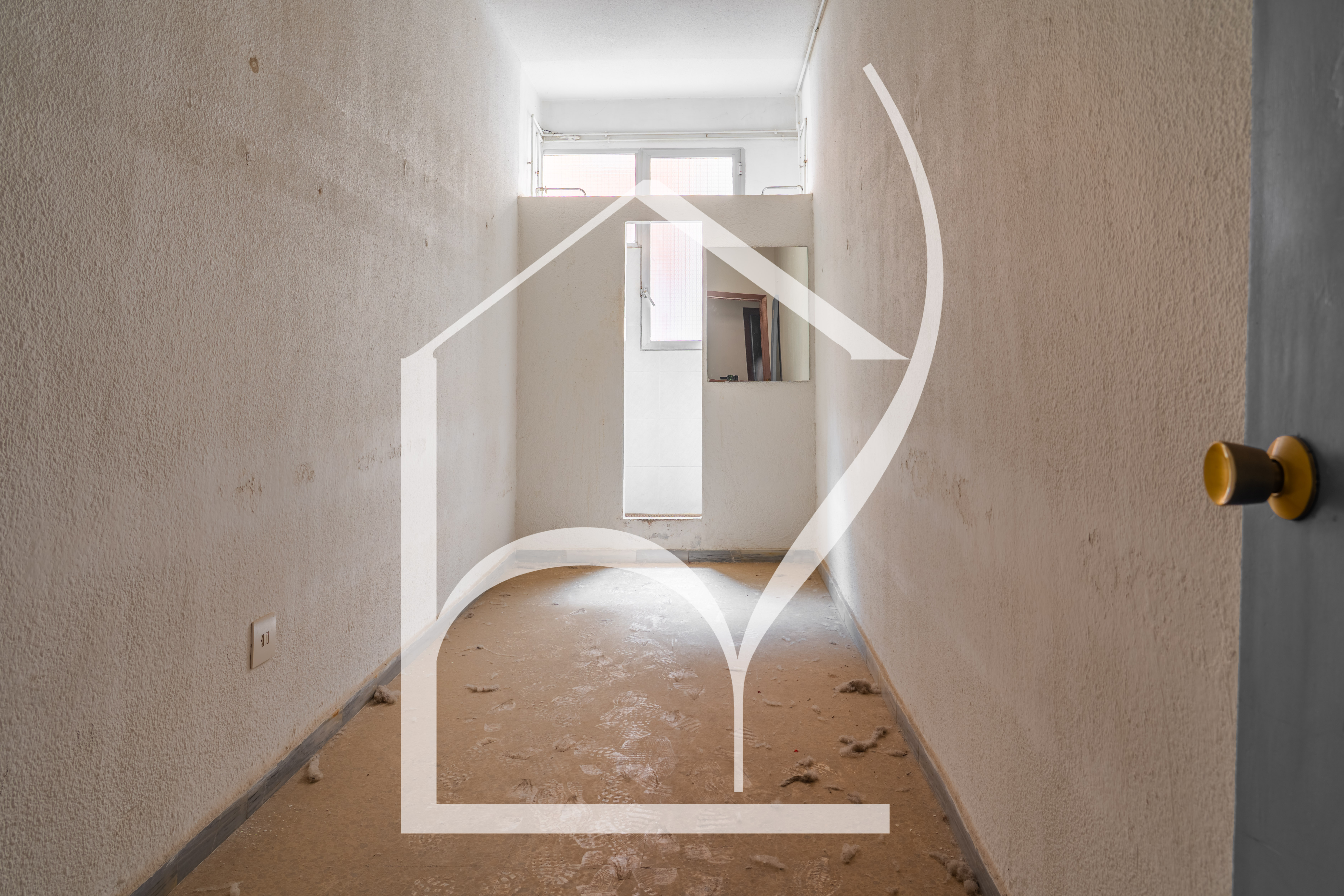Interior — acceso secundario